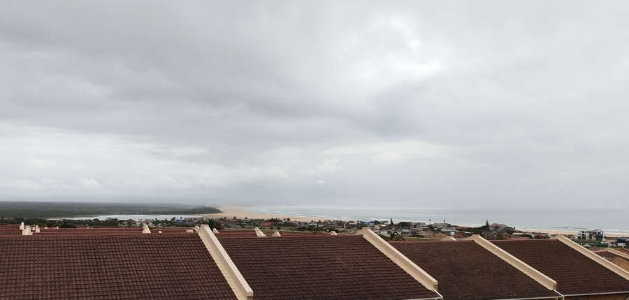 5 Bedroom Property for Sale in Wavecrest Eastern Cape